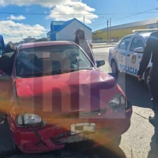 Choque navideño; un conductor con alcoholemia positiva y otro que se escapó