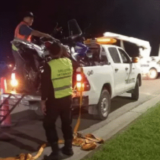 NEUQUÉN: Inspectores y policías fueron agredidos durante un operativo contra los escapes libres y alcoholemias
