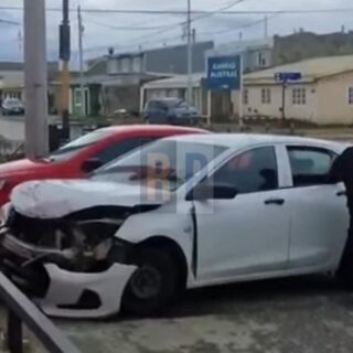Policía al volante impactó contra la autobomba de Bomberos Voluntarios