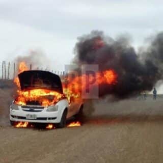 Un automóvil se incendió mientras circulaba por la ruta provincial 7 de la margen sur