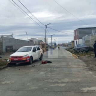 Un chico de 12 años fue atropellado cuando buscaba escapar de perros sueltos en la margen sur