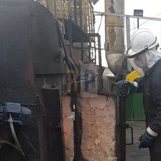 Explosión en un horno pirolítico en Las Violetas deja grave a un operario