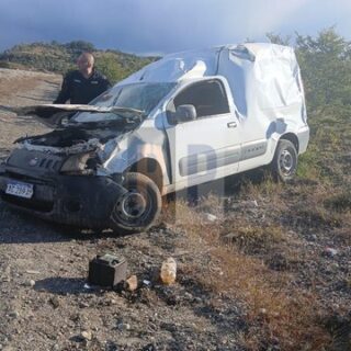 Vuelco de un utilitario en ruta 3 y el conductor salió ileso