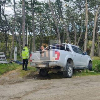 Conductor alcoholizado despistó al mando de una camioneta en el barrio Dos Banderas de Ushuaia