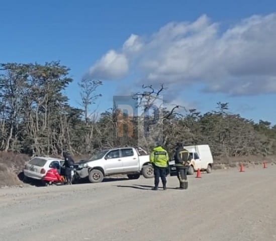 Choque en la ruta complementaria 23 con dos personas autoevacuadas al hospital modular de Tolhuin