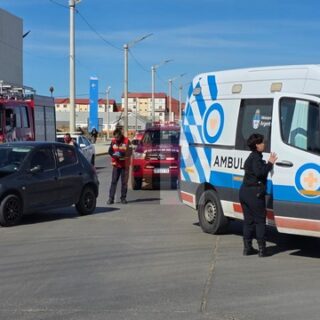 Una conductora hospitalizada tras impactar a otro automóvil en Chacra 2