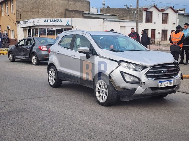 Conductor hospitalizado tras ser embestido por una camioneta