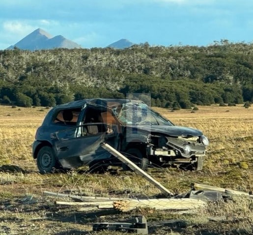 Dos mujeres se encuentran internadas en delicado estado tras violento vuelco en la complementaria camino a lago Yehuin