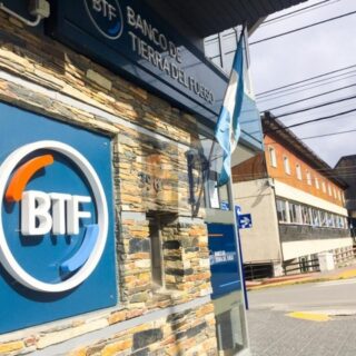 Una empleada bancaria fue denunciada por estafa con una tarjeta de crédito de un cliente