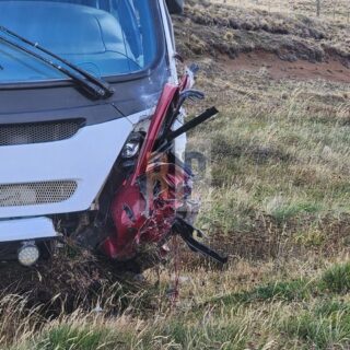 Murió la conductora que chocó de frente contra un colectivo en ruta 3