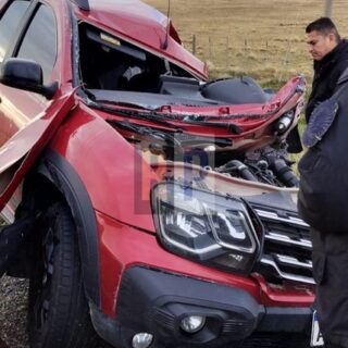 Varios heridos tras violento choque frontal de un colectivo de transporte de personal y un vehículo en el cabo Domingo