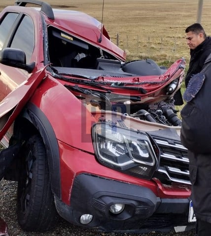 Varios heridos tras violento choque frontal de un colectivo de transporte de personal y un vehículo en el cabo Domingo