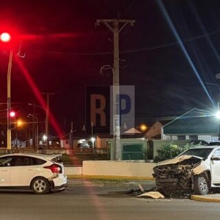 Una camioneta impactó desde atrás a un rodado dejando tres heridos