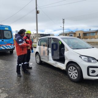 Varios hospitalizados tras violento choque en la rotonda de la Trucha