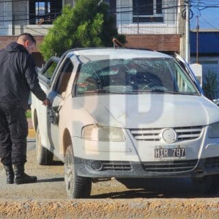 Conductor que volcó se negó a la alcoholemia y sus acompañantes insultaron a los policías