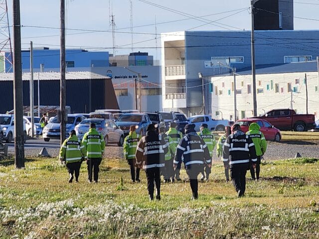 Policía realiza rastrillajes y relevamiento de cámaras ante el sugestivo pedido de paradero de una mujer