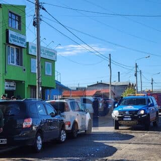 Un trabajador en grave estado tras caer del techo del edificio de un sindicato