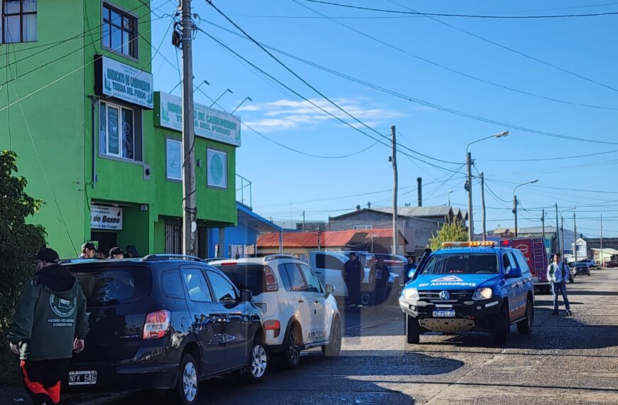 Un trabajador en grave estado tras caer del techo del edificio de un sindicato