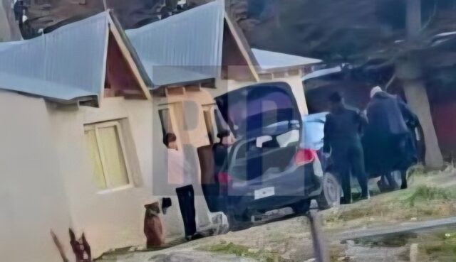 Allanaron a la hija de un concejal de Tolhuin y la detuvieron por agredir a los policías