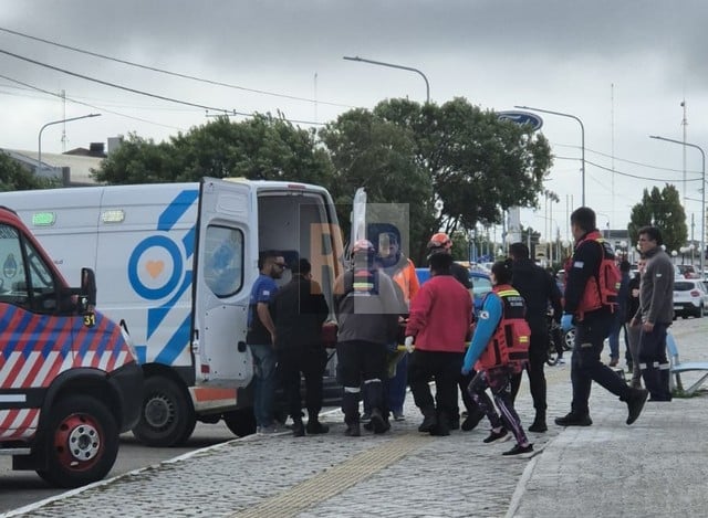 Rescataron del río Grande a un joven que corría desnudo por la zona y se internó a las aguas