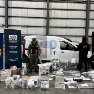Mega operativo por contrabando de cigarrillos: Cinco personas imputadas con importante cantidad de dinero, armas y marihuana incautados