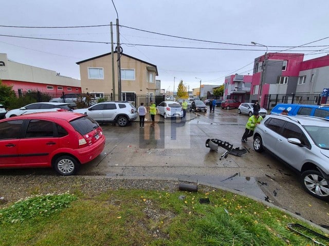 Cuatro vehículos protagonizaron un accidente de tránsito en Chacra 2