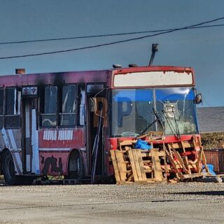 Denuncian violento asalto a un camionero en circunvalación y acusan a marginales que viven en un colectivo abandonado