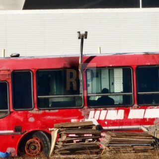 Allanaron el colectivo con marginales que fueron acusados de asaltar a un camionero y buscan desmantelar ese refugio