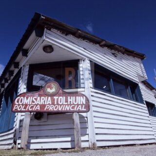 Indagaron y excarcelaron a la hija de un concejal que resistió un allanamiento en Tolhuin