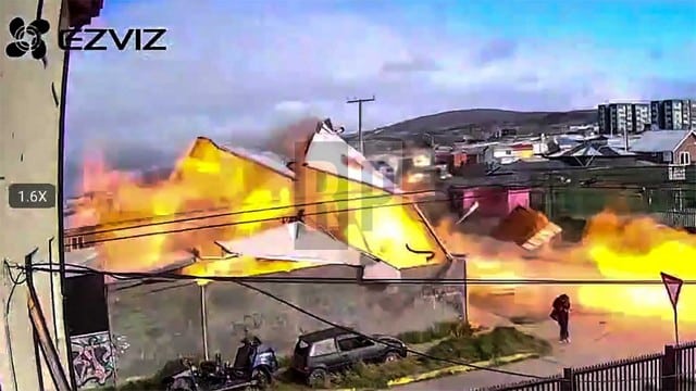 Impresionante explosión e incendio de una vivienda en Punta Arenas deja un herido grave