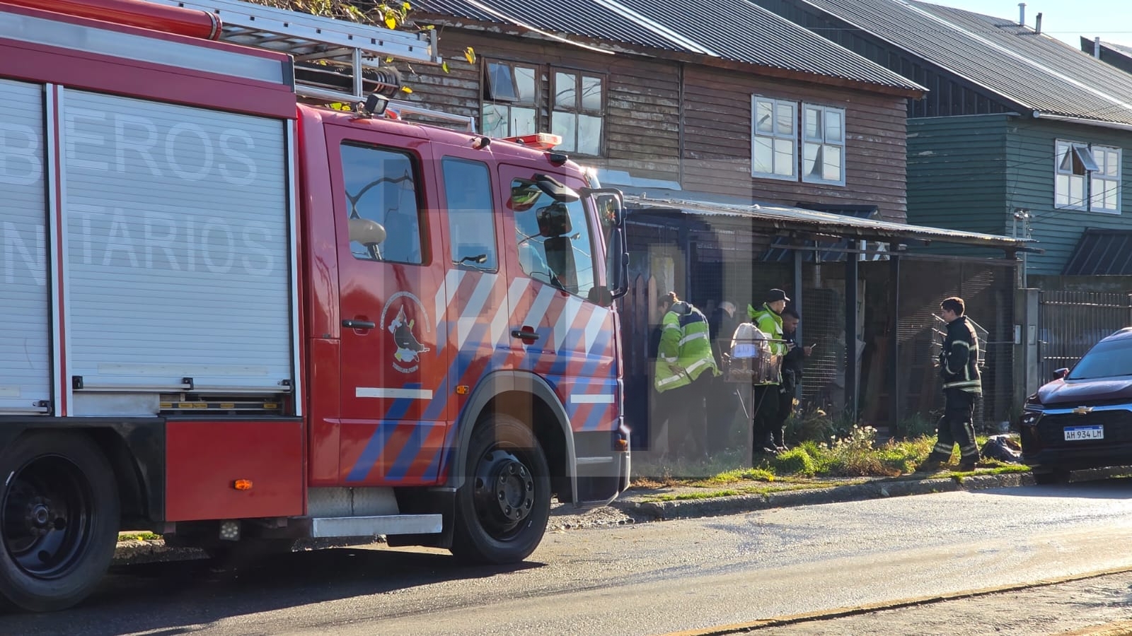 Tres personas hospitalizadas por presunto escape de monóxido en una casa de Chacra2