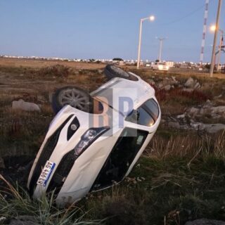 Otra conductora alcoholizada protagoniza vuelco de madrugada