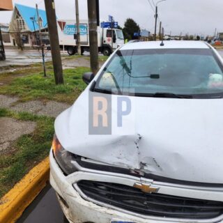 Un menor de edad trasladado al hospital tras choque en una rotonda