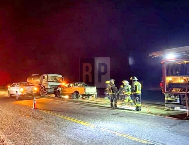 Una camioneta y un camión chocaron de frente en el acceso a las Termas de Tolhuin