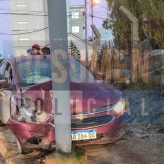 Conductor alcoholizado impactó contra una columna