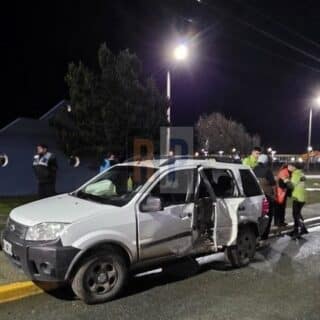 Conductor alcoholizado impactó contra un poste de alumbrado sobre Santa Fé