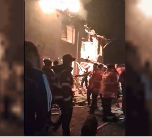 Trágica explosión de un departamento en Santa Cruz deja tres personas desaparecidas y al menos siete heridos