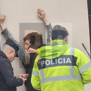 Un joven detenido tras intentar reparar un celular de alta gama robado