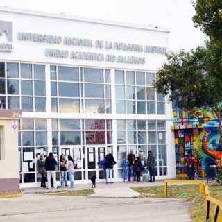 Un estudiante apuñalado por un empleado en la Universidad Nacional de Río Gallegos