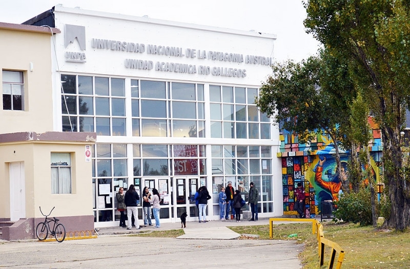 Un estudiante apuñalado por un empleado en la Universidad Nacional de Río Gallegos