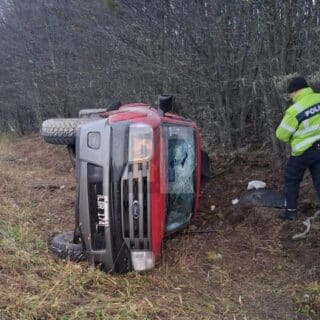 Camioneta con dos ocupantes volcó al sur de Tolhuin sobre ruta 3