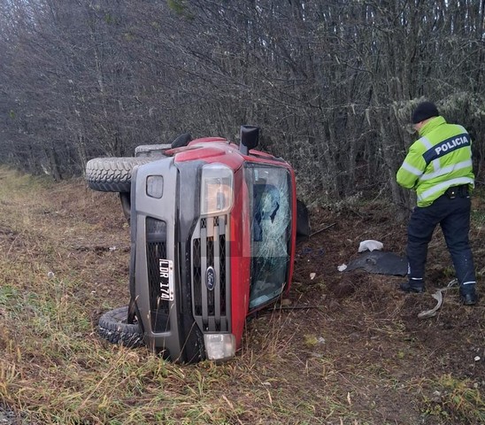 Camioneta con dos ocupantes volcó al sur de Tolhuin sobre ruta 3