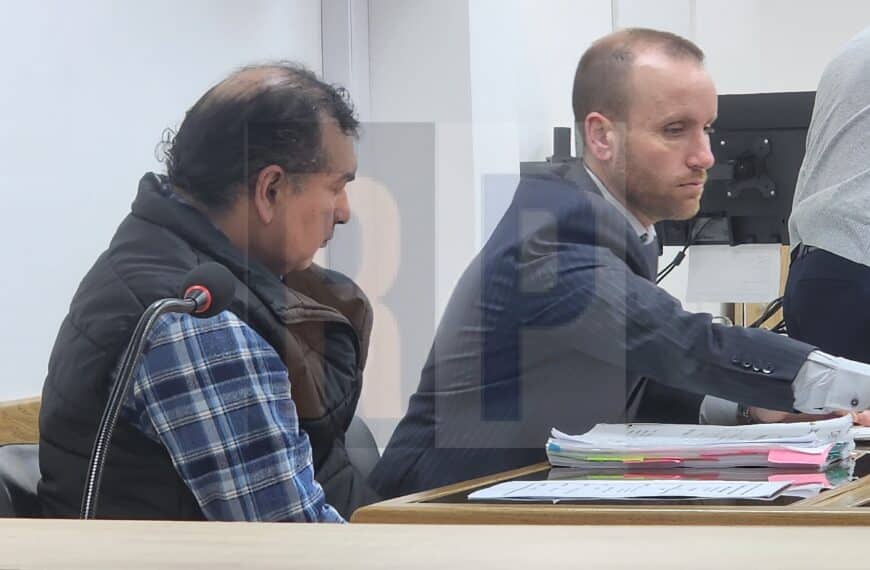La menor habría contado a su hermano de los abusos y fingía dormir ante cada visita del imputado