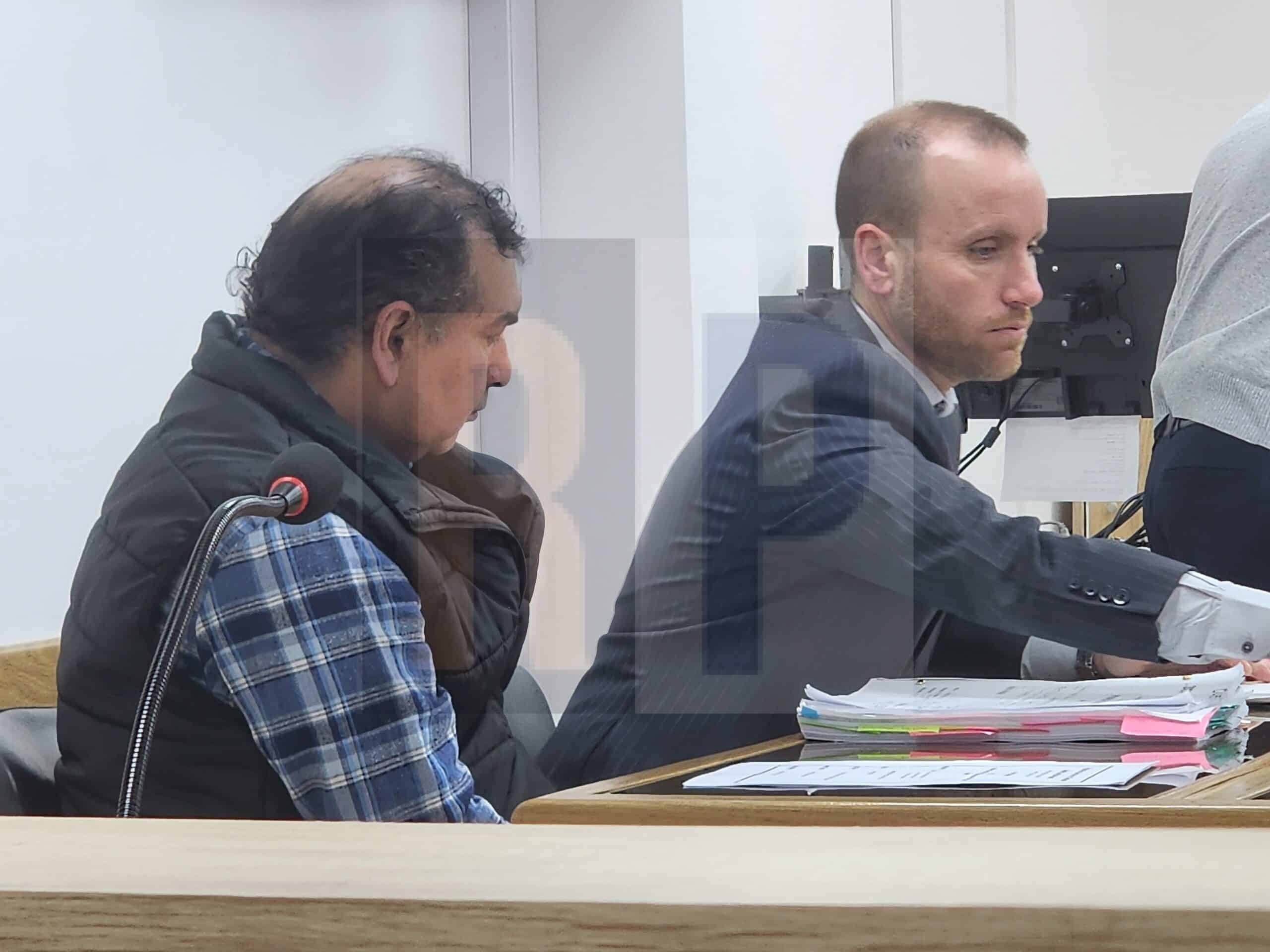 La menor habría contado a su hermano de los abusos y fingía dormir ante cada visita del imputado